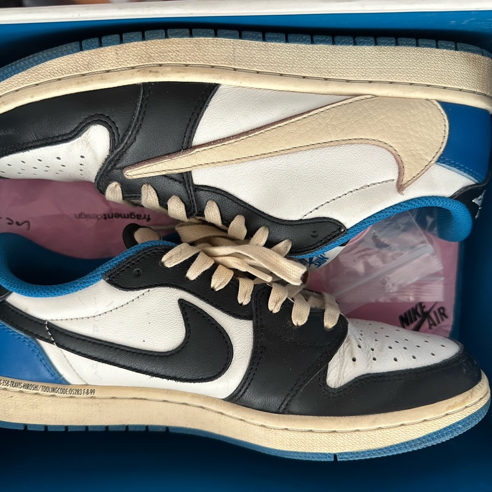 Nike Black and White Sneakers Classic Style